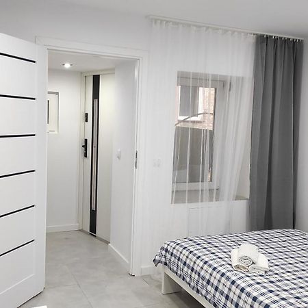 Apartament Krotka 쳉스토호바 외부 사진